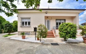 Beautiful Apartment In Camaiore With Wifi